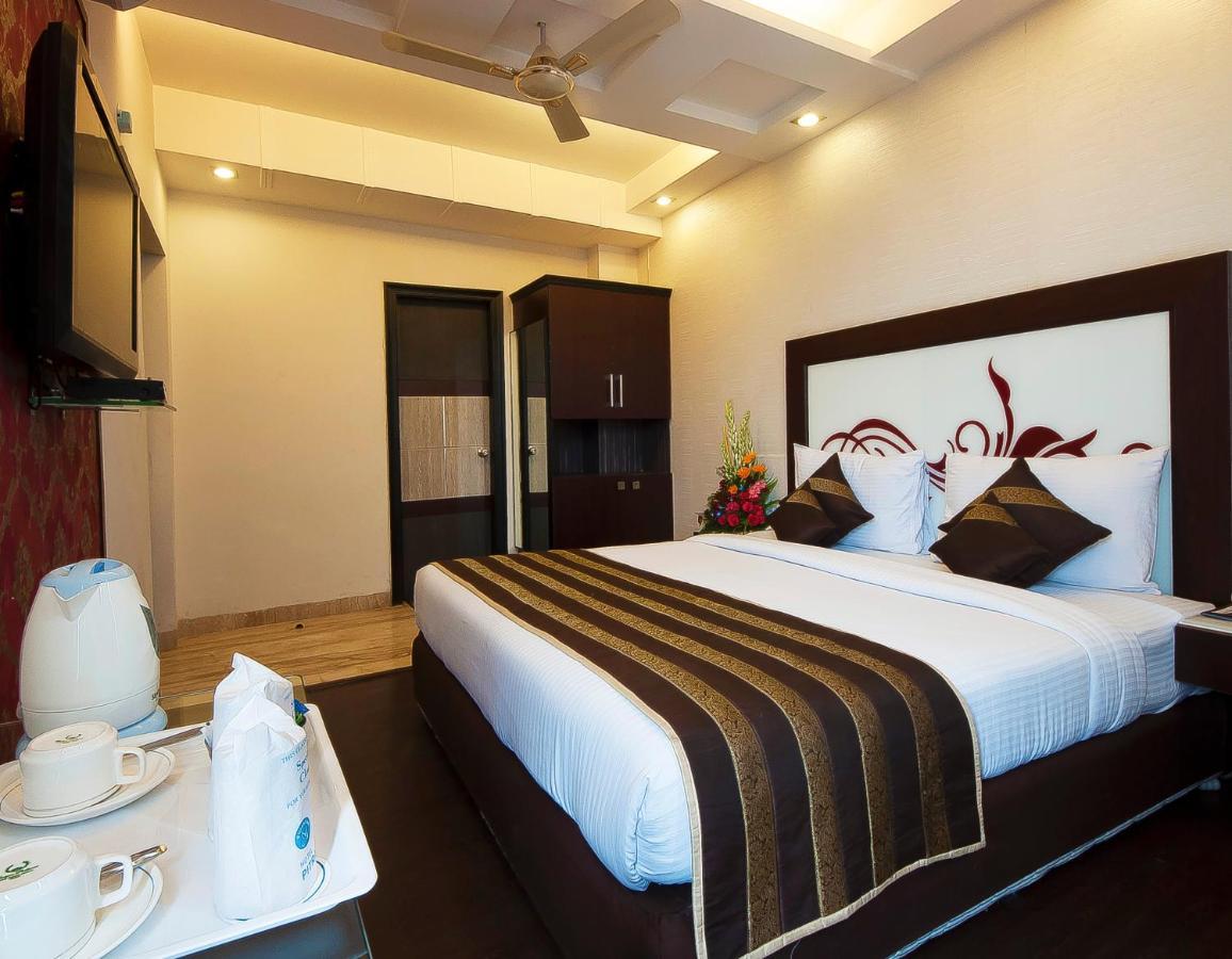 Pitrashish Grand And Premium Hotel Delhi  Buitenkant foto