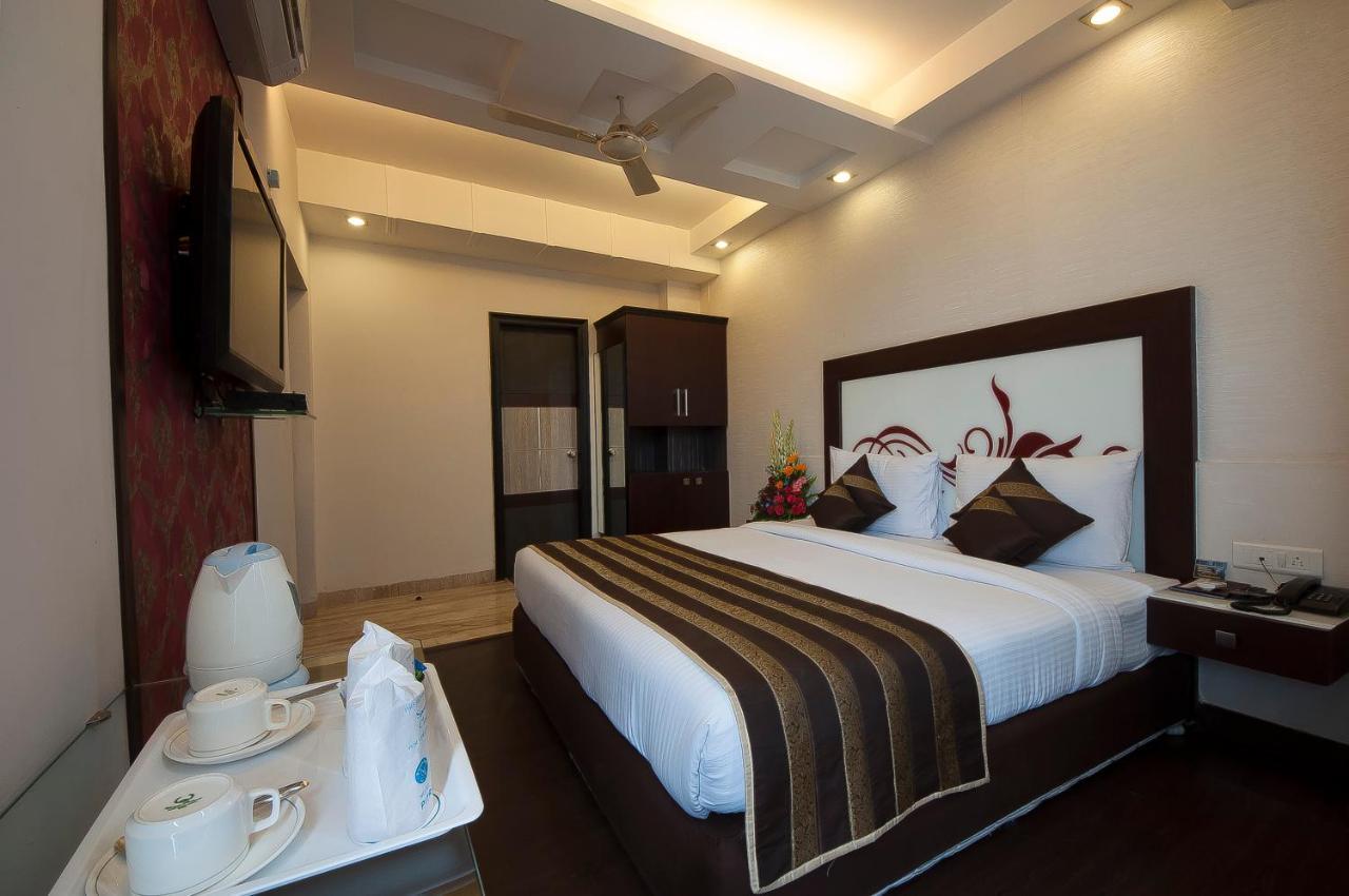Pitrashish Grand And Premium Hotel Delhi  Buitenkant foto