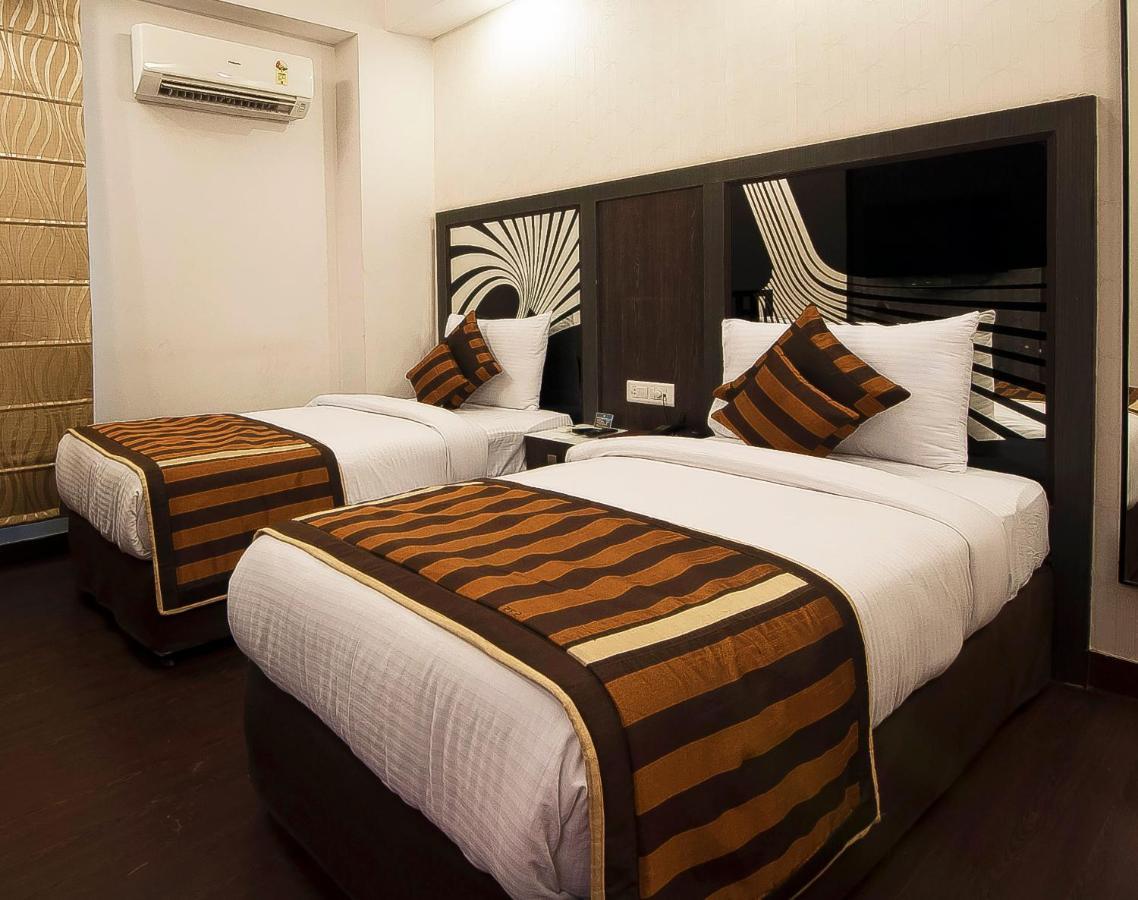 Pitrashish Grand And Premium Hotel Delhi  Buitenkant foto