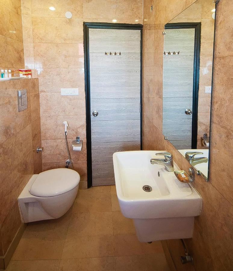 Pitrashish Grand And Premium Hotel Delhi  Buitenkant foto